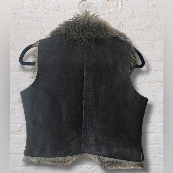 Collection Vest - Picture 3 of 5